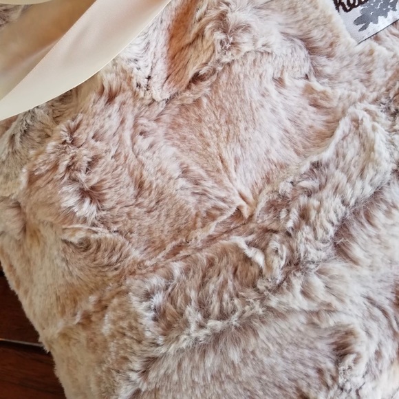 KEIKI CO. Luxury Throw 💖 NWT - Picture 2 of 4